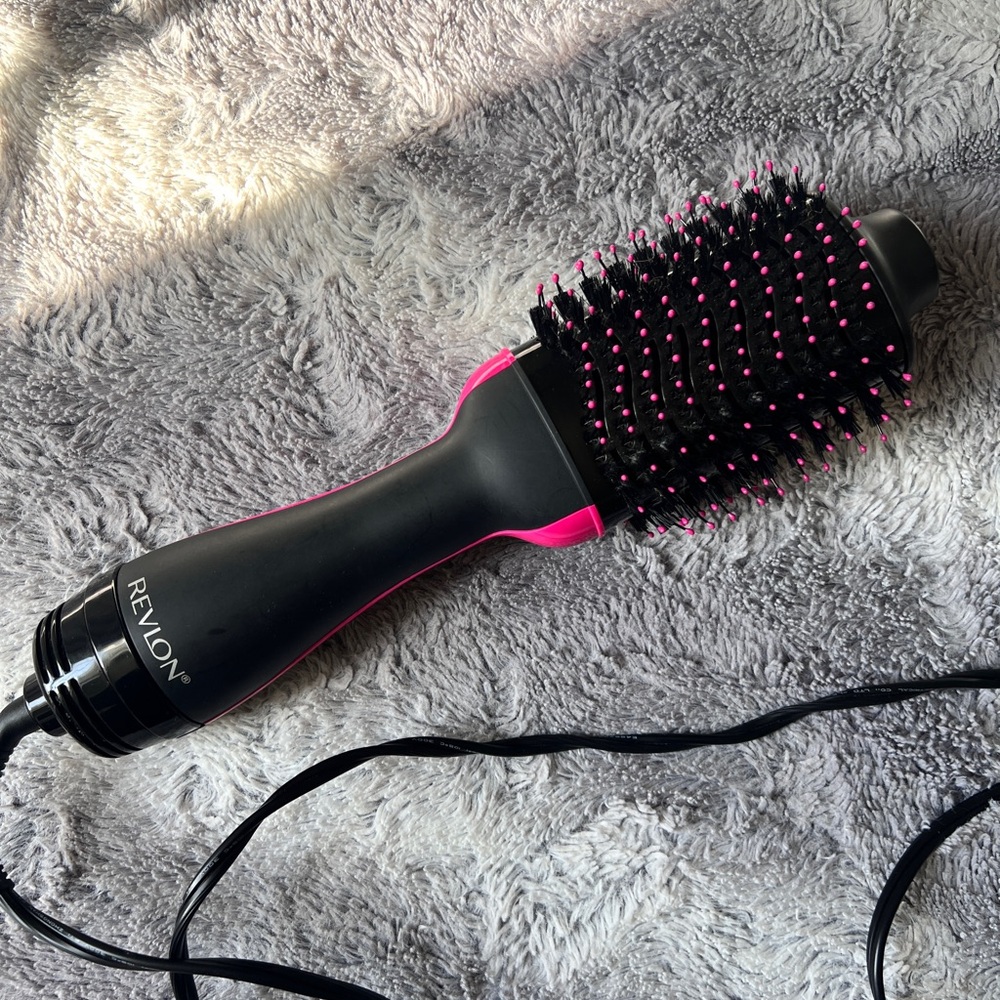 Gently Used- Revlon Blow Dryer brush